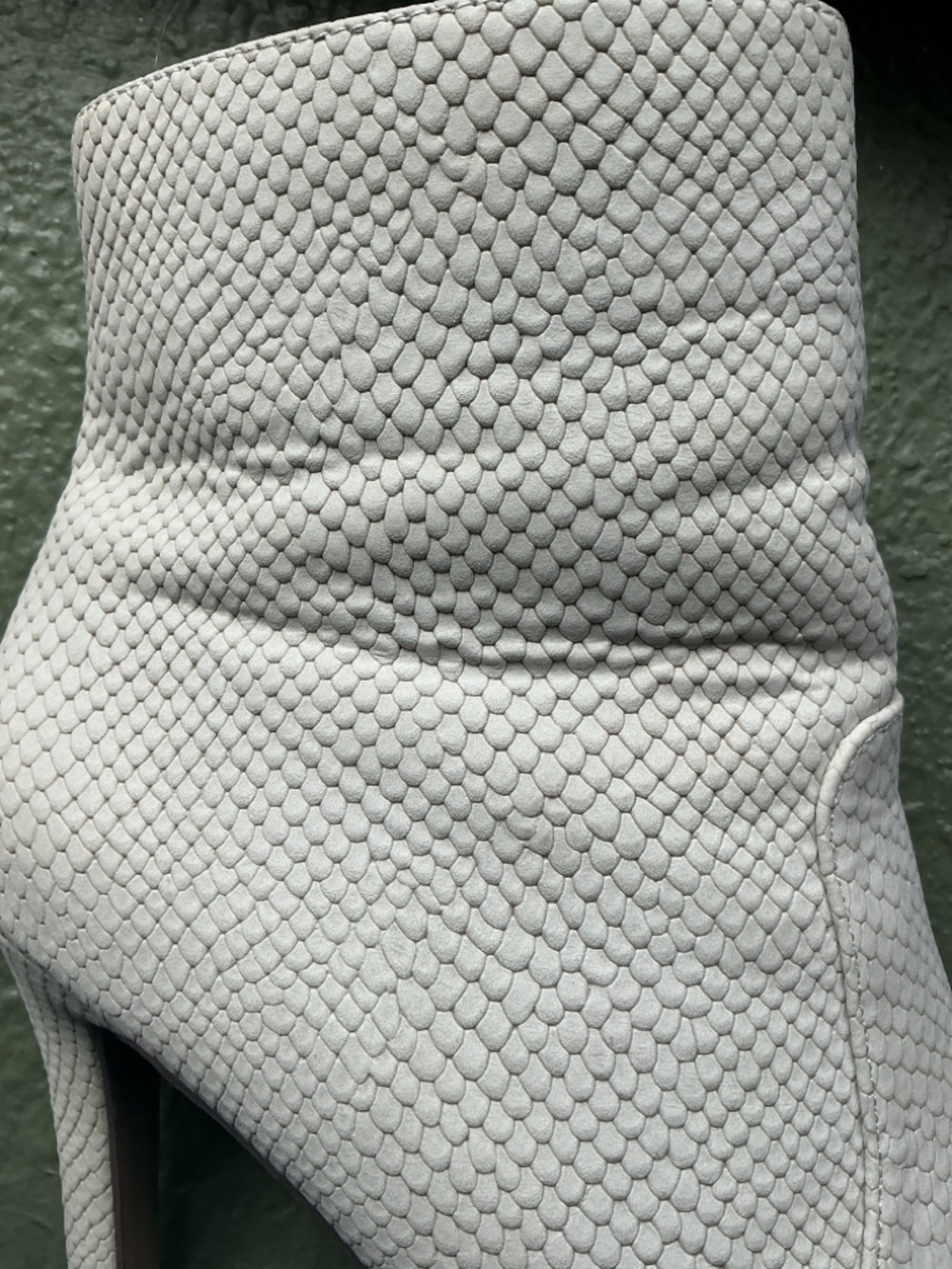 Shoe Dazzle Cream Heeled Boots
